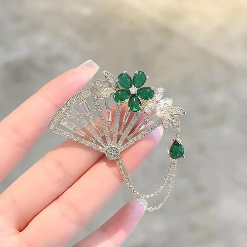Women's Lovely Brooch Pin 3.06 Ct Pear Simulated Emerald 14k White Gold Plated - Picture 3 of 6