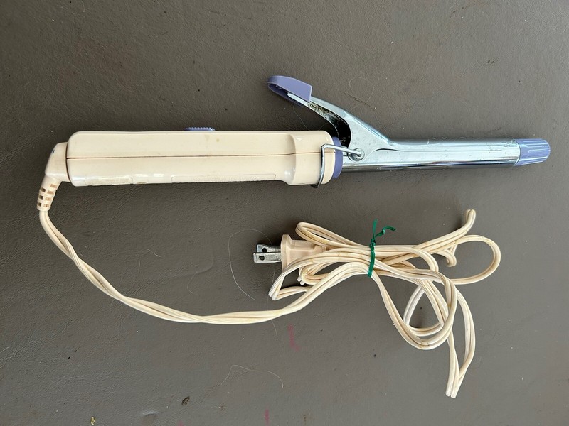 VINTAGE CONAIR SUPREME CURLING IRON WITH HI / LO SETTINGS -MODEL CO36