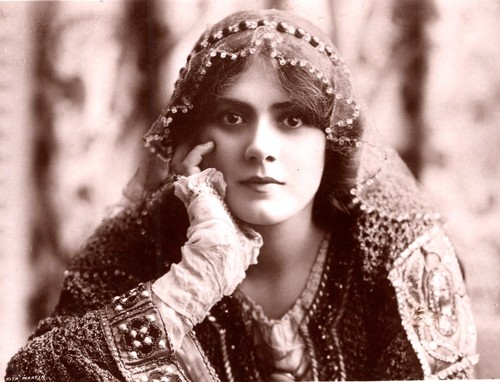 LILY BRAYTON : PRETTY SHAKESPEAREAN STAR OF THE EDWARDIAN STAGE : RPPC 1906 - Picture 2 of 3