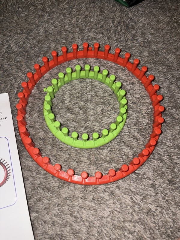 Loops & Threads Knit Quick Knitting Loom Set Round & Long Green/Red Looms