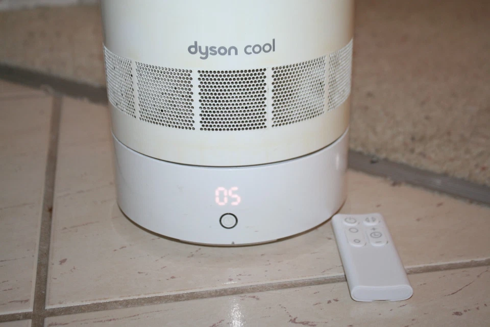 Ventilador de pedestal Dyson Cool AM08 blanco con control remoto sin placa base ligeramente amarillento Foto 4 de 4