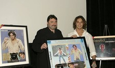 David Bisbal Receiving 8 Gold Records and 1 Diamond Record for 15 - Old Photo 5