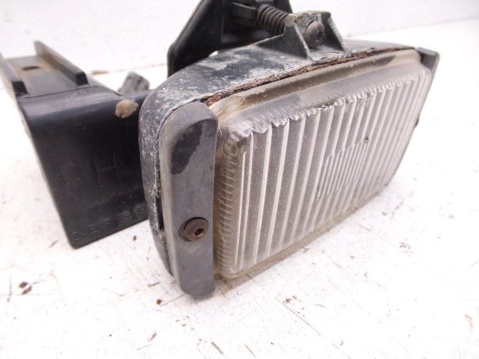 85-90 Firebird Trans Am 前雾灯安装支架右 GM 10031378 — 第 3/4 张图片