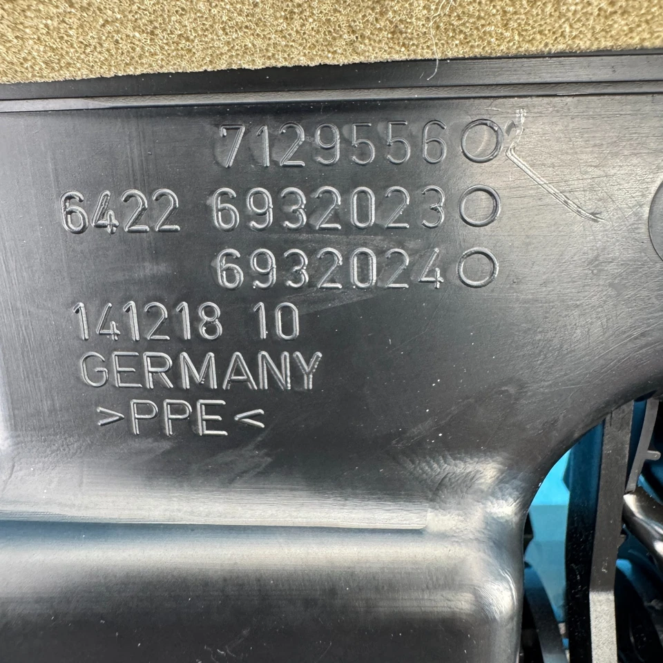 2006–2011 BMW 325i E90 Rear Center Dashboard Air Vent OEM 6932023 6932024 - Image 3 of 4