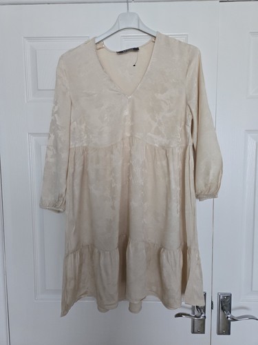 Wunderschönes cremefarbenes kurzes Kleid von Primark Größe 10-12