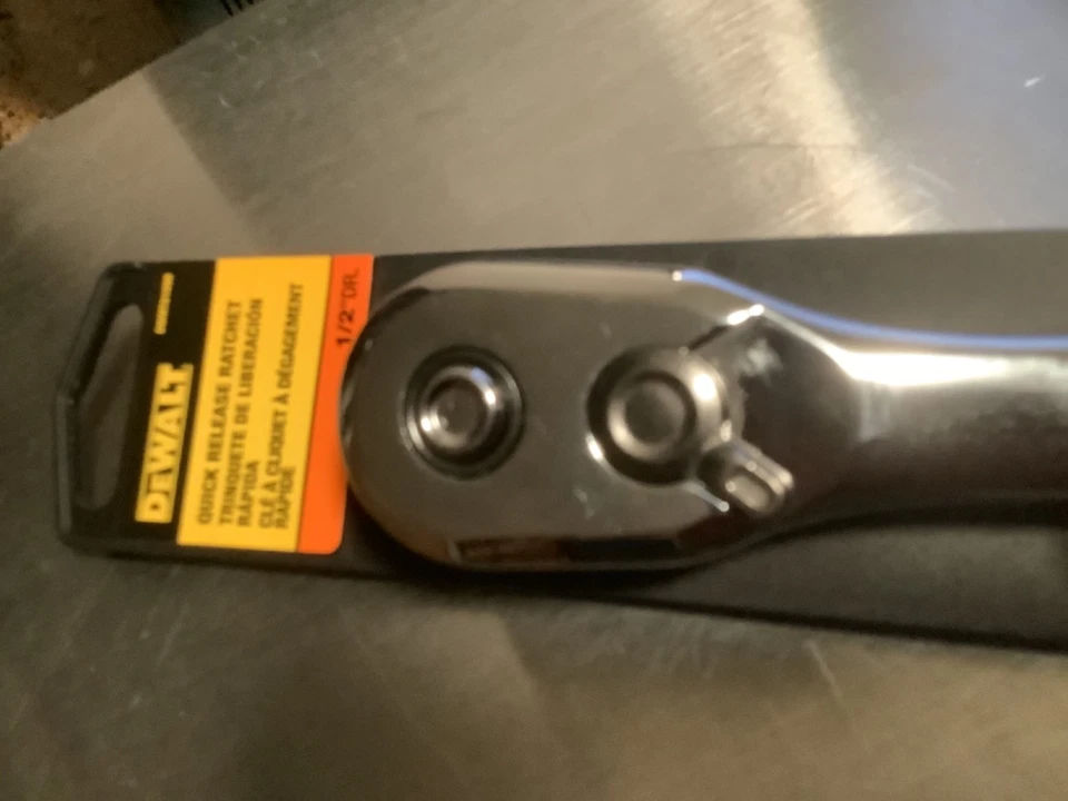 DeWALT DWMT81098 1/2” Drive 72 Tooth Quick Release Ratchet - Image 2 of 4