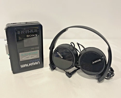 SONY WM-AF42 WALKMAN PORTABLE AM/FM RADIO CASSETTE PLAYER & MDR-ZX110 HEADPHONES