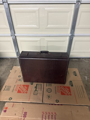 VTG 40s Samsonite 4136 Leather Faux Alligator Brown Suitcase 26x20 Luggage