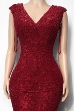  670 JOVANI details of embroidered lace and sparkling sequins Sz 8