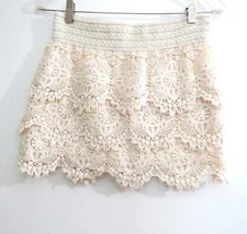 Nabee Floral Lace Tiered Mini Skirt Juniors M Waist 27-32" length 14.5"