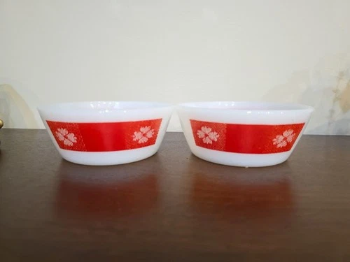 Vintage Federal Glass Red Gingham Flower Milk Glass Berry Bowl w/ F Shield Stamp