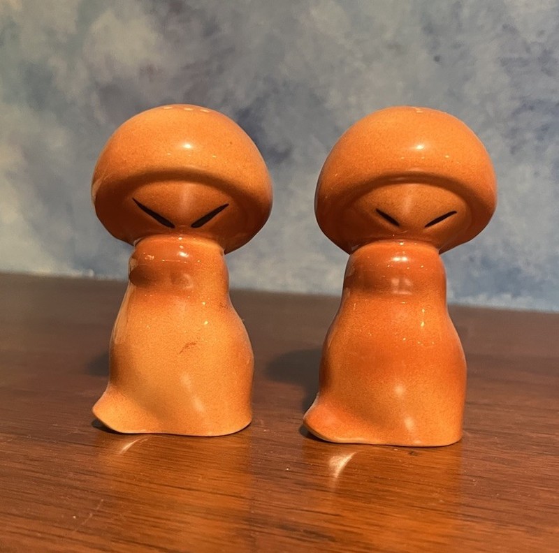Vintage 1940 Disney Vernon Kilns Fantasia Mushroom “Hop Low” S&P Shakers