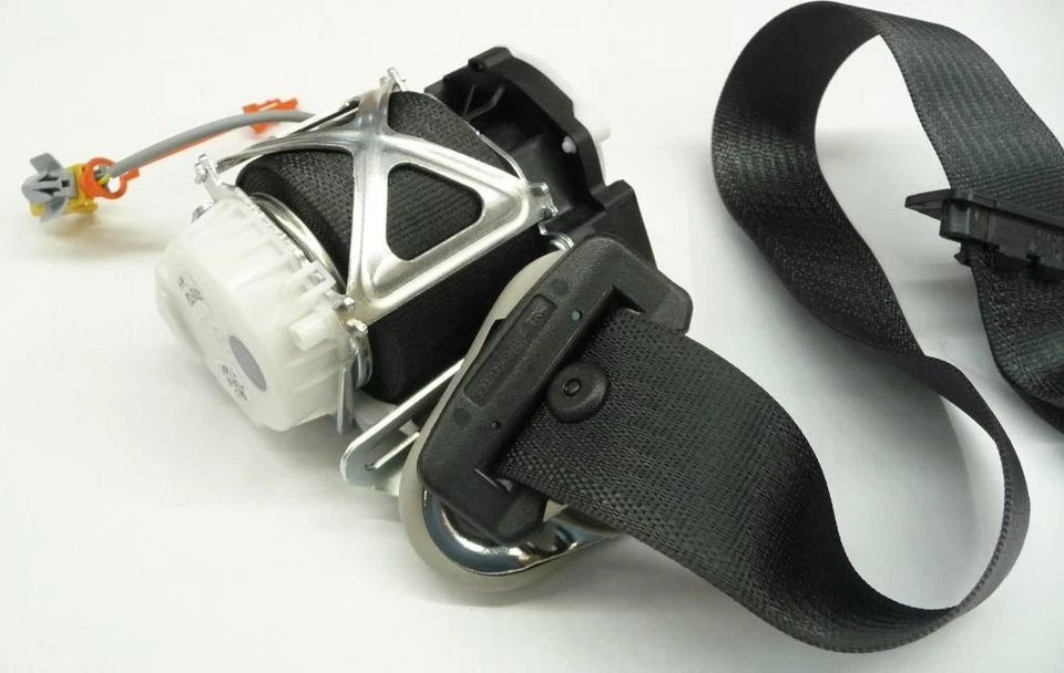 2010-2011 Cadillac Escalade, Chevrolet Avalanche Left Seat Belt 19256126 OEM A1 - Image 3 of 4