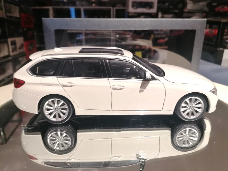Paragon 1/18 BMW Serie 3 Touring 2012 F31 Alpine White MINT Box Dealer Edition - Immagine 2 di 4
