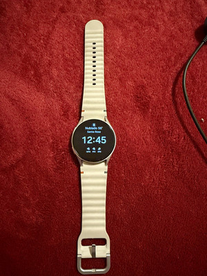 Samsung Galaxy Watch7 40mm Silver Metal Case White Silicone Band 32GB Wear OS