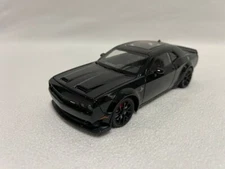 1:24 Dodge Challenger Hellcat Alloy Diecast Toy Car Model Sound Light Pull Back