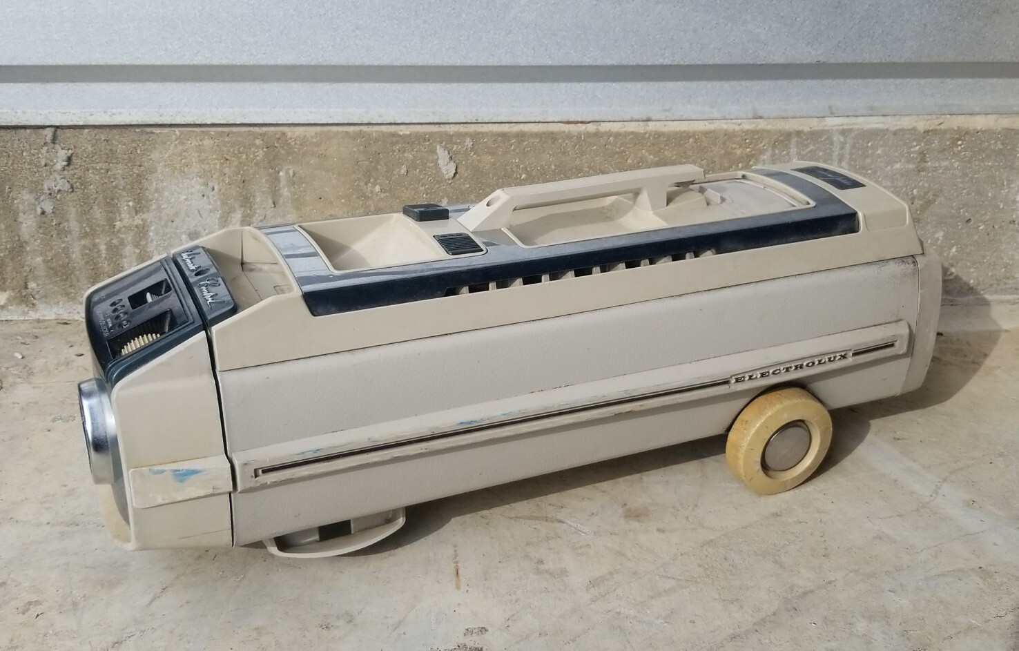 Vintage Electrolux Diamond Jubilee Canister Vacuum Cleaner Model 1521