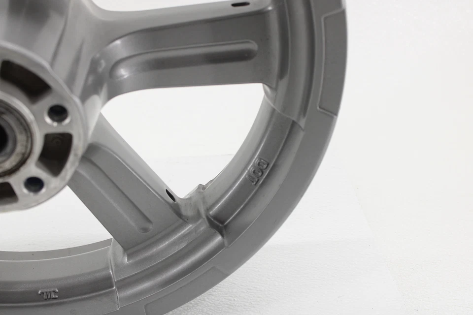 Harley Davidson Softail 2021-2024 rueda trasera estándar 6 radios 16x3 Foto 4 de 4