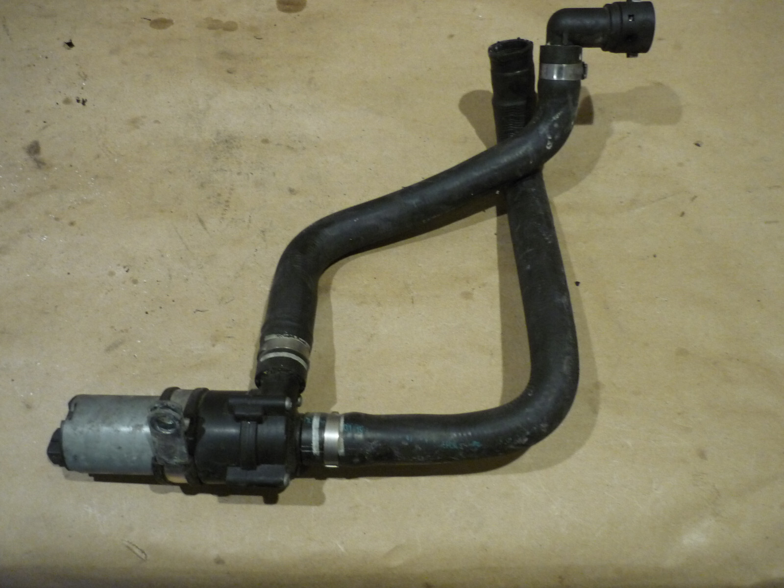 Ferrari California  - AC Auxiliary-Minimum Water Pump & Pipes   - P/N 65460300