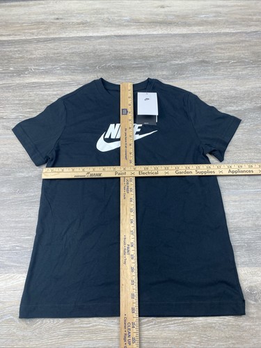 Nike The Nike Tee Loose Fit Boys M Short Sleeve Athletic Shirt Black FD0928 - Picture 3 of 6