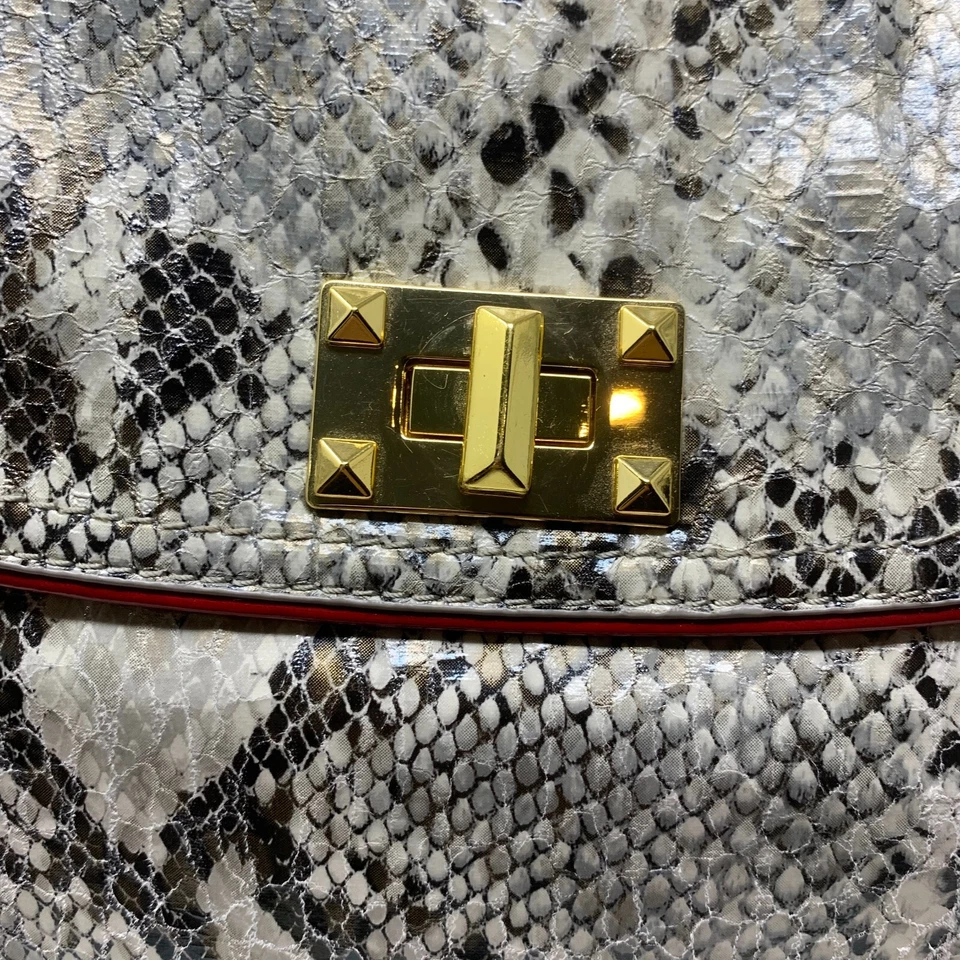 Bolso Cartera Jessica Simpson Piel de Serpiente Cuero Vegano Bloqueo Giratorio Asa Superior Foto 2 de 4