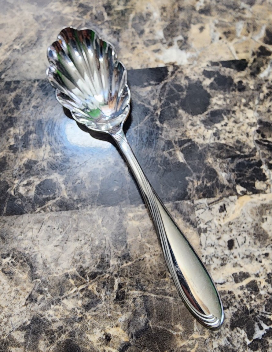 Oneida "Classic Shell" Stainless Flatware Service With "Midtowne - View #9