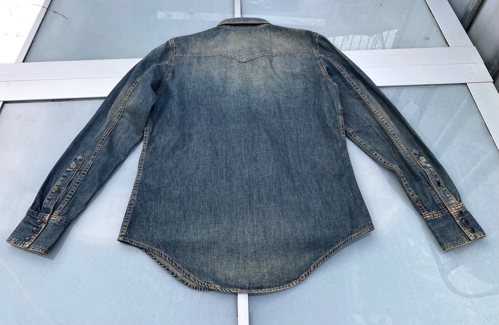 Rara e fantastica camicia Saint Laurent SS22 slim fit western denim blu vintage