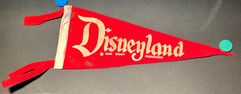 UNIQUE SIZE/ Script Only 1955-59 "DISNEYLAND" FELT PENNANT - "DISNEYLAND"