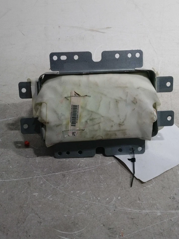 Used Right Instrument Panel Air Bag fits: 2012 Nissan Titan passenger dash Right - Imagem 2 de 4