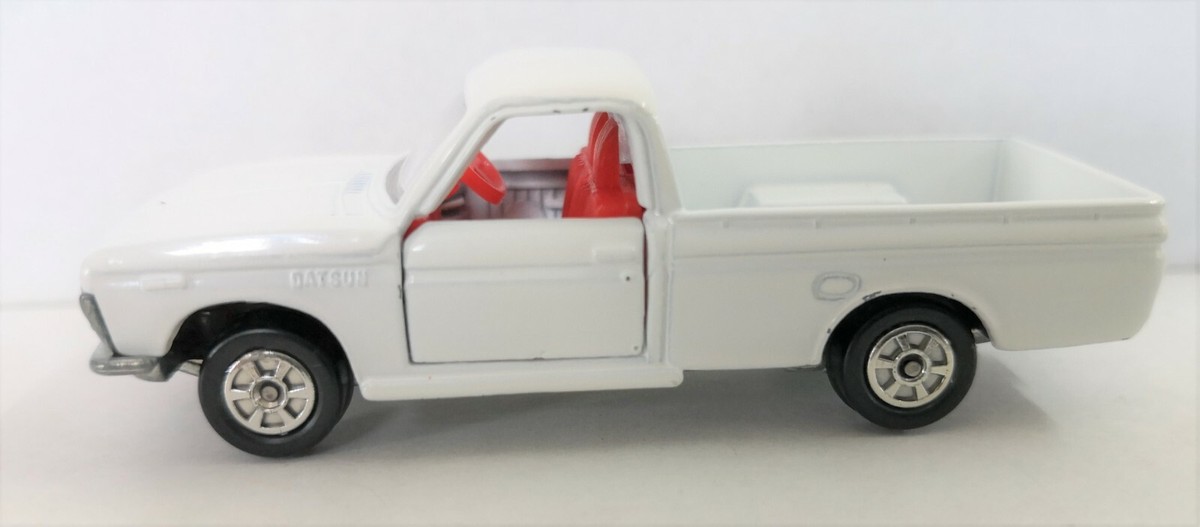tomica DATSUN１３００truck Vintage Tomica Tomy #42 Red Datsun 1300 Truck 1/62 Diecast