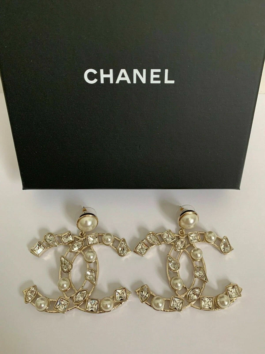 Chanel Earrings Round Pearl / Gold Chain Design CC Clip On