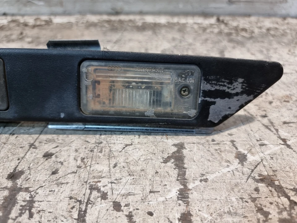 Luz matrícula puerta trasera 5 puertas Estate 2004 8E0827657E manija maletero Audi A4 B7 Foto 3 de 4