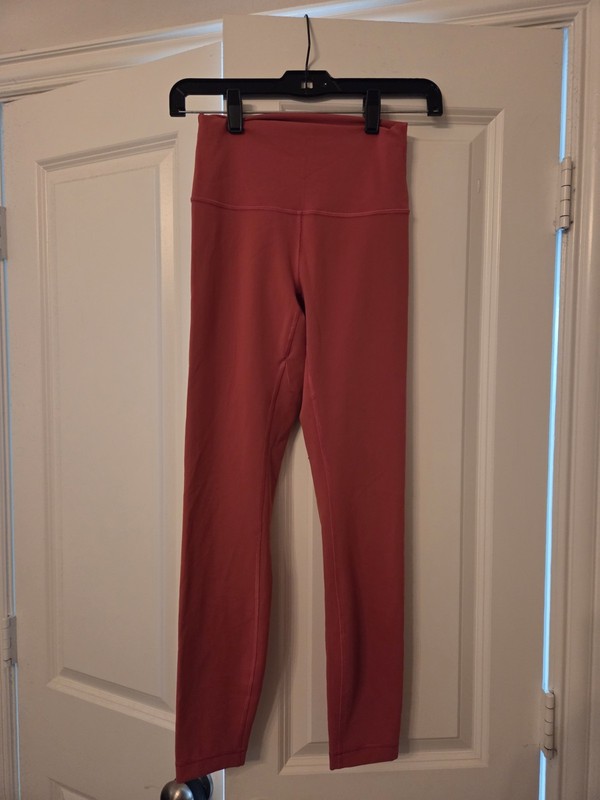 Women's Lululemon  Wunder Train Leggings Size  6
