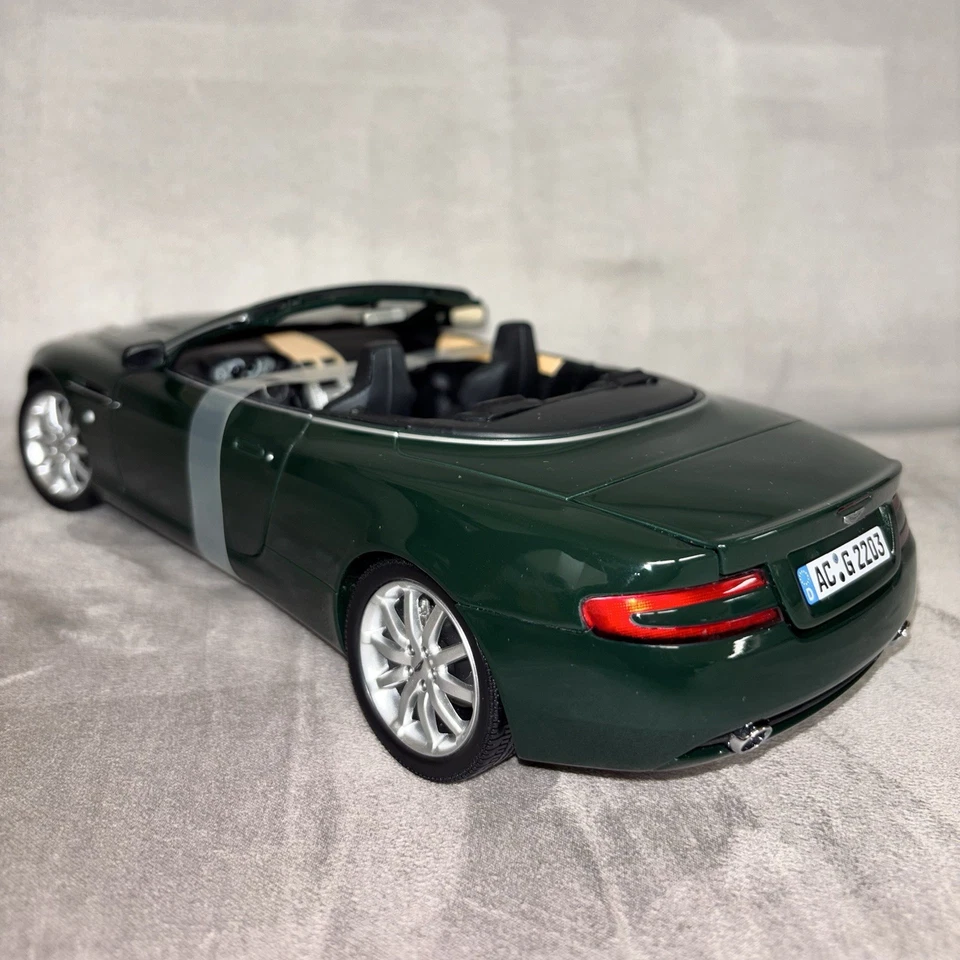 Aston Martin DB9 Convertible Cabriolet Green 1:18 Minichamps - Immagine 4 di 4