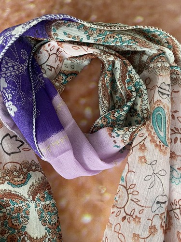 Fashion Scarf, chiffon - floral print, Lilac/pink/gold/ - glitter - Picture 4 of 5