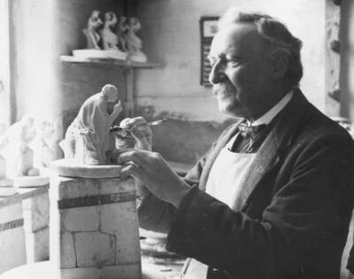 Pointer work figure making Royal Worcester Porcelain works Wo- 1932 Old Photo