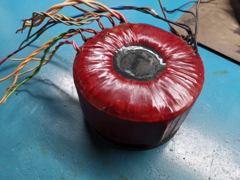 Toroidal Transformer 240v In  27.5v , 19.2v , 8.3v , 22.1v , 18v , 7v - 0 - 7v - Image 3 of 4