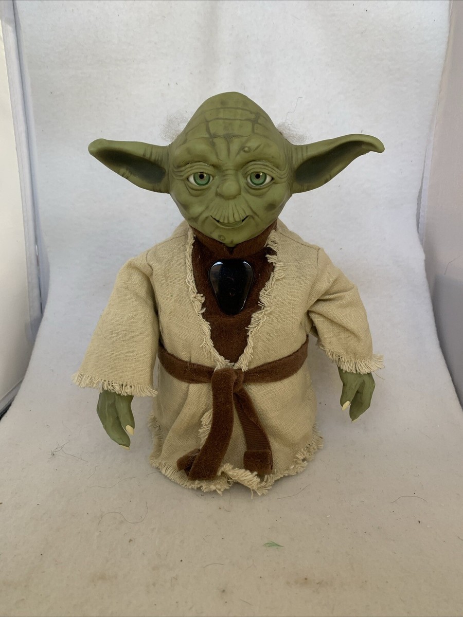 Master Yoda 2000 Star Wars Yoda Figure By Tiger Electronics Year