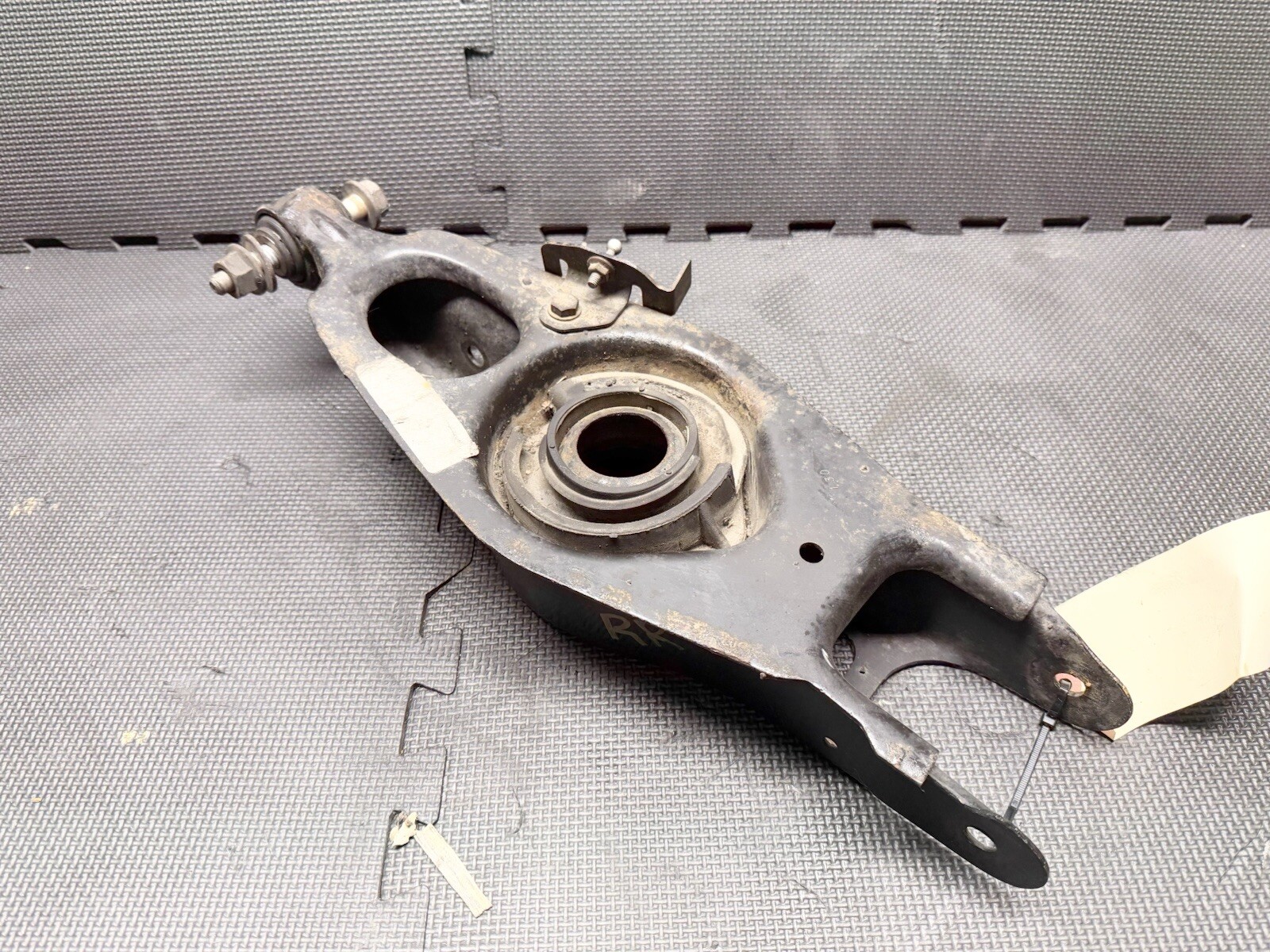 ⭐️2014-2020 MASERATI GHIBLI REAR LEFT SIDE LOWER CONTROL ARM SPRING PERCH OEM