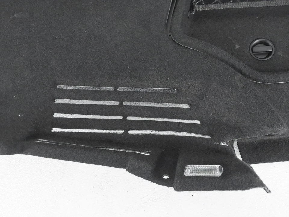 Накладка отделка багажника со стороны водителя задняя для Audi A4 2018–2020 годов *небольшой разрыв* - Изображение 3 из 4