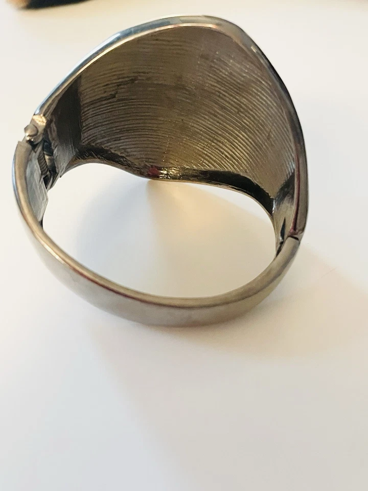 ASOS - Brazalete asimétrico grueso tono plata - con bisagras Foto 3 de 4