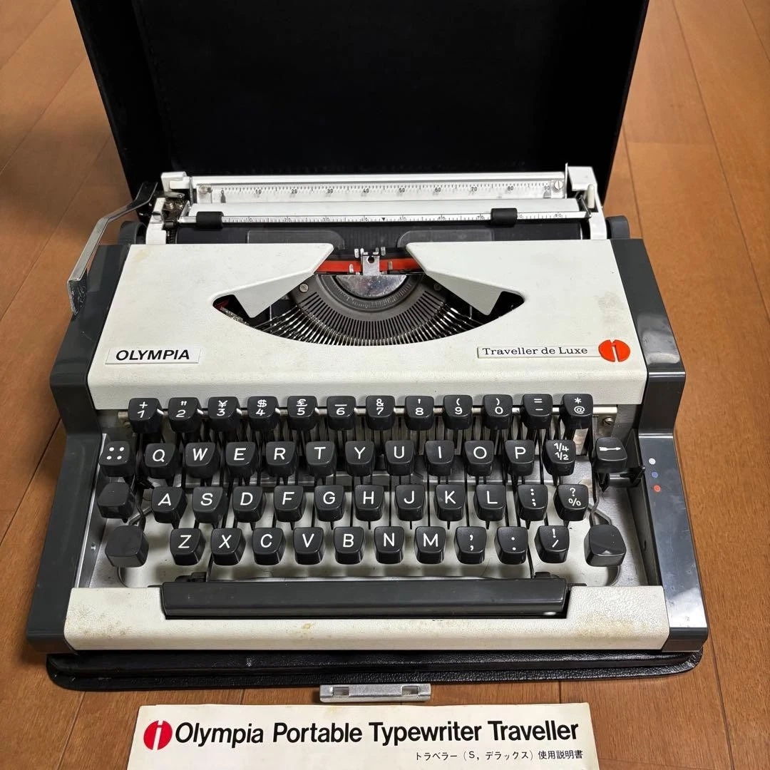 Olympia Traveller Typewriter In Collectible Typewriters for sale