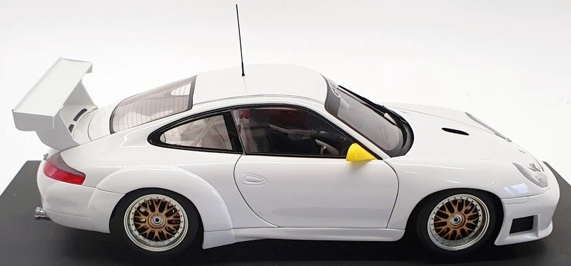 Autoart 1/18 Scale 77822 - Porsche 911 GT3R Upgraded Version - White - Image 3 of 4