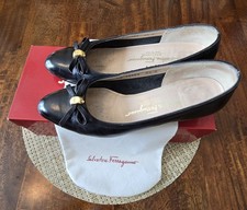 Vtg 90s Salvatore Ferragamo Black Leather Bow Gold Gancini Pumps 7.5C w/DustBag