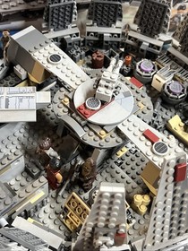 VINTAGE RETIRED LEGO SET STAR WARS 75105 MILLENNIUM FALCON DISNEY