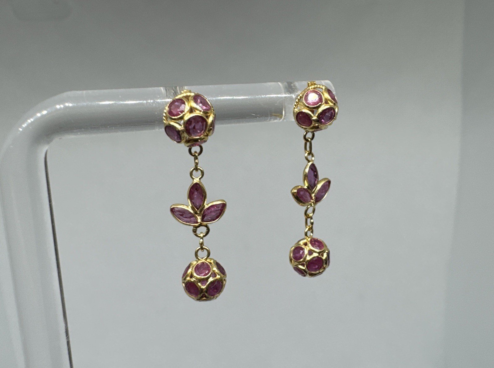 Gorgeous 18k Solid Yellow Gold Ruby Filigree Dang… - image 1