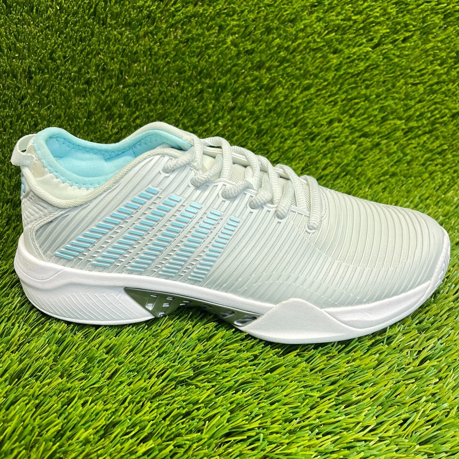Baskets de tennis de course bleu femme K Swiss Hypercourt Supreme pointure 9,5