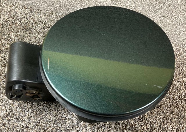 2010 - 2013 Toyota Tundra 5.7l V8 Gas Tank Fuel Door Lid Cover Magnetic