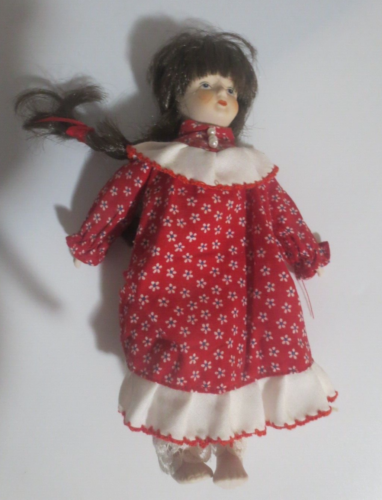 Muñeca china de Navidad con cuerpo suave del regalo mundo de GORHAM usada - Imagen 1 de 7