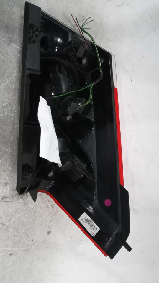 Conjunto de luz trasera derecha usado se adapta a: Nissan Quest 2008 cuarto panel montado rojo Foto 2 de 4